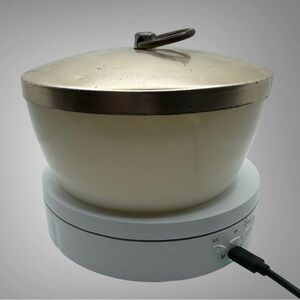 VINTAGE MILK GLASS POWDER BOWL WITH LID